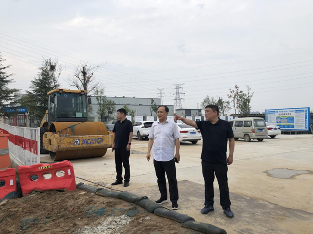 鄭州市建設投資集團有限公司黨委委員、副總經理張巖到侯寨新鎮區安置區調研項目建設工作