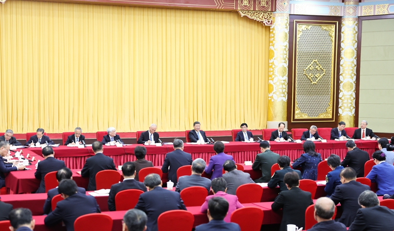 習(xí)近平在看望參加政協(xié)會議的民盟民進(jìn)教育界委員時強調(diào)： 強化教育對科技和人才支撐作用? 形成人才輩出人盡其才才盡其用生動局面